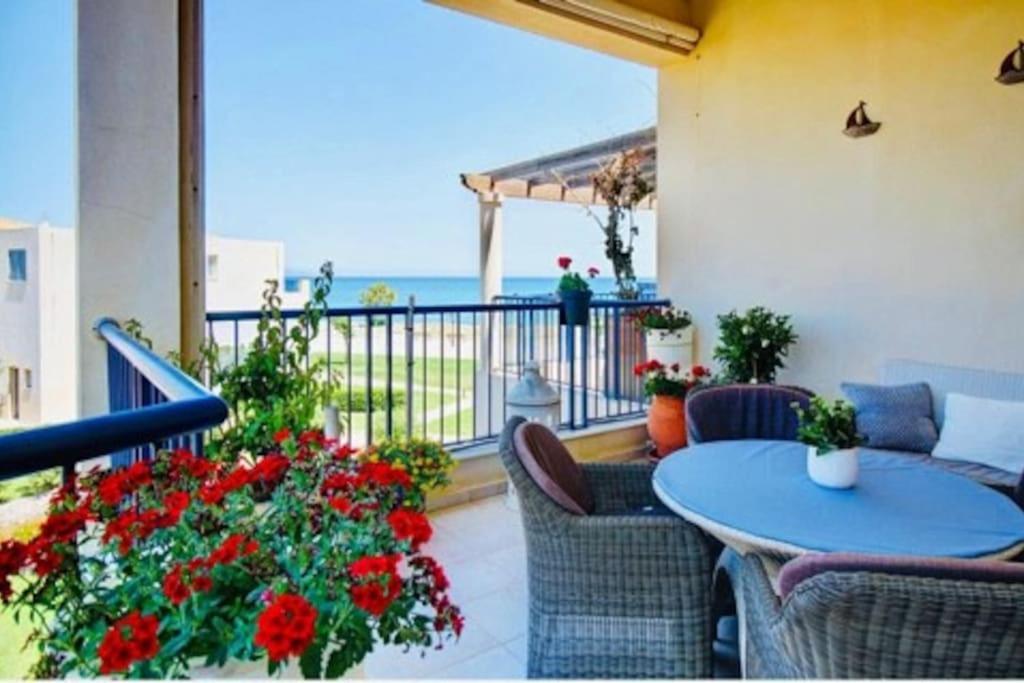 Odyssey Beach Front Apartment La Canea Esterno foto