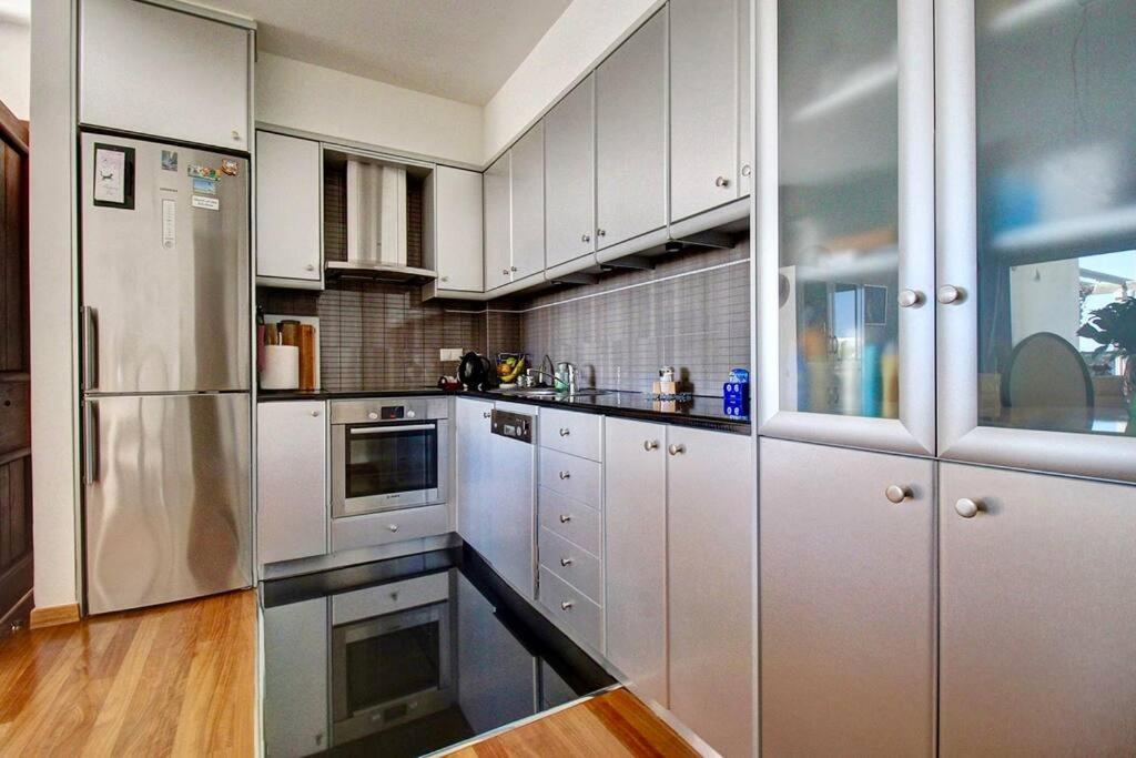 Odyssey Beach Front Apartment La Canea Esterno foto