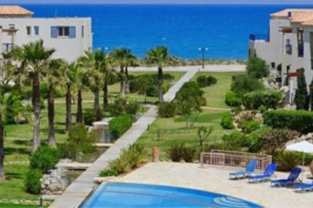 Odyssey Beach Front Apartment La Canea Esterno foto