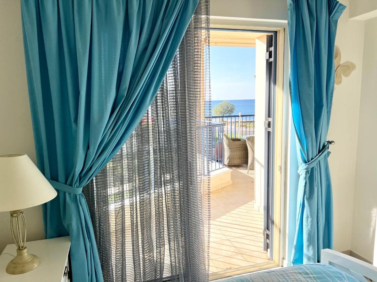 Odyssey Beach Front Apartment La Canea Esterno foto
